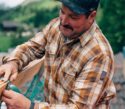 Stylische und robuste Nature Arbeitshemden für Holz-Profis, Schreiner und Tischler in Braun 