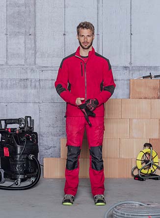 Rot-Anthrazit-Outfit für Elektriker für besonders kalte Wintertage. 